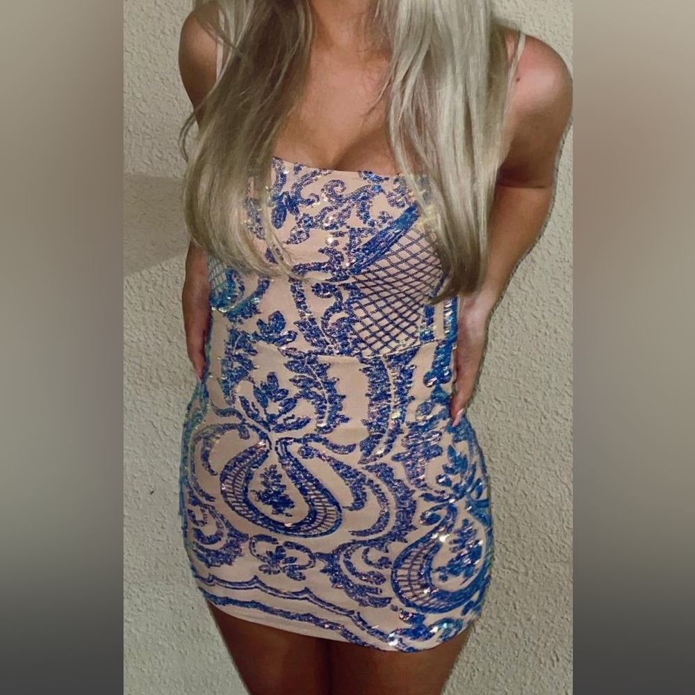 LUCY IN THE SKY : Nude iridescent sequin mini dress